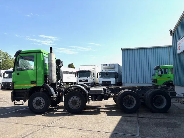 Mercedes-Benz Actros 4140 K 8x4 FULL STEEL CHASSIS (EPS WITH CLUTCH (3 PEDALS) / FULL STEEL SUSPENSION / REDUCTION AXLES / AIRCONDITIONING) - Kamion sa golom šasijom i zatvorenom kabinom: slika 5 Mercedes-Benz Actros 4140 K 8x4 FULL STEEL CHASSIS (EPS WITH CLUTCH (3 PEDALS) / FULL STEEL SUSPENSION / REDUCTION AXLES / AIRCONDITIONING) - Kamion sa golom šasijom i zatvorenom kabinom: slika 5