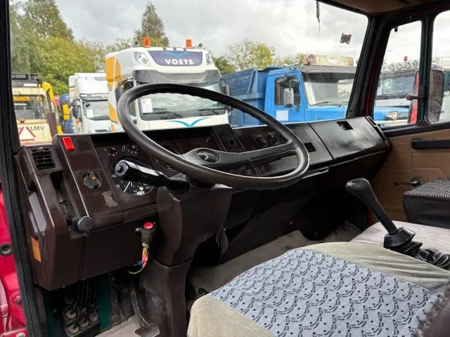 Interior photo 1: Istovarivač Mercedes-Benz LK 814 K 4x2 (6-CILINDER) KIPPER (MANUAL GEARBOX / FULL STEEL SUSPENSION / P.T.O.)