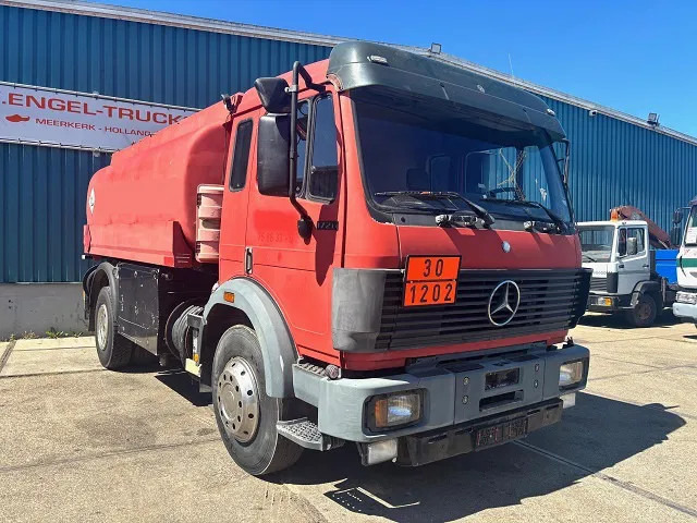 Mercedes-Benz SK 1726 (ORIGINAL GERMAN) 13.500 LITER TANK TRUCK (ZF16 MANUAL GEARBOX / FULL STEEL SUSPENSION / REDUCTION AXLE / ANALOG COUNTER - Kamion cisterna: slika 2 Mercedes-Benz SK 1726 (ORIGINAL GERMAN) 13.500 LITER TANK TRUCK (ZF16 MANUAL GEARBOX / FULL STEEL SUSPENSION / REDUCTION AXLE / ANALOG COUNTER - Kamion cisterna: slika 2