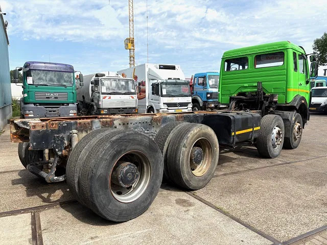 Mercedes-Benz SK 3335K 8x4 FULL STEEL CHASSIS (ZF16 MANUAL GEARBOX / RETARDER / FULL STEEL SUSPENSION / REDUCTION AXLES) - Kamion sa golom šasijom i zatvorenom kabinom: slika 3 Mercedes-Benz SK 3335K 8x4 FULL STEEL CHASSIS (ZF16 MANUAL GEARBOX / RETARDER / FULL STEEL SUSPENSION / REDUCTION AXLES) - Kamion sa golom šasijom i zatvorenom kabinom: slika 3
