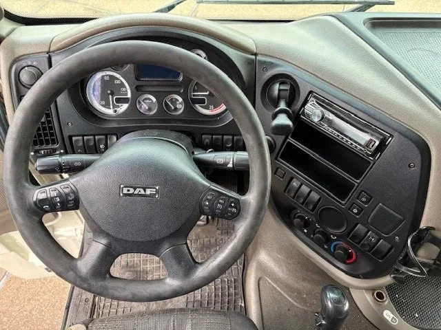 DAF XF 105.460 ATE SPACECAB 4x2 ONLY 835.500 KM (ZF-MANUAL GEARBOX / ZF-INTARDER / AIRCONDITIONING / EURO 5) - Tegljač: slika 5 DAF XF 105.460 ATE SPACECAB 4x2 ONLY 835.500 KM (ZF-MANUAL GEARBOX / ZF-INTARDER / AIRCONDITIONING / EURO 5) - Tegljač: slika 5