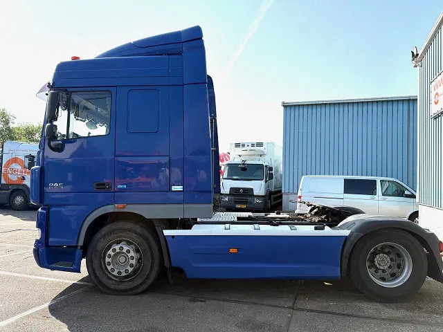 DAF XF 105.460 ATE SPACECAB (ZF16 MANUAL GEARBOX / HYDRAULIC KIT / P.T.O. / ADR-VLG / FULL SPOILERSET / FRIDGE) - Tegljač: slika 5 DAF XF 105.460 ATE SPACECAB (ZF16 MANUAL GEARBOX / HYDRAULIC KIT / P.T.O. / ADR-VLG / FULL SPOILERSET / FRIDGE) - Tegljač: slika 5