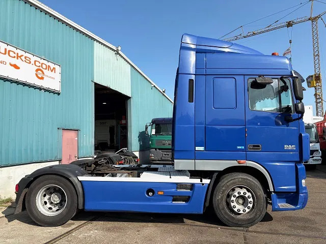 DAF XF 105.460 ATE SPACECAB (ZF16 MANUAL GEARBOX / HYDRAULIC KIT / P.T.O. / ADR-VLG / FULL SPOILERSET / FRIDGE) - Tegljač: slika 4 DAF XF 105.460 ATE SPACECAB (ZF16 MANUAL GEARBOX / HYDRAULIC KIT / P.T.O. / ADR-VLG / FULL SPOILERSET / FRIDGE) - Tegljač: slika 4
