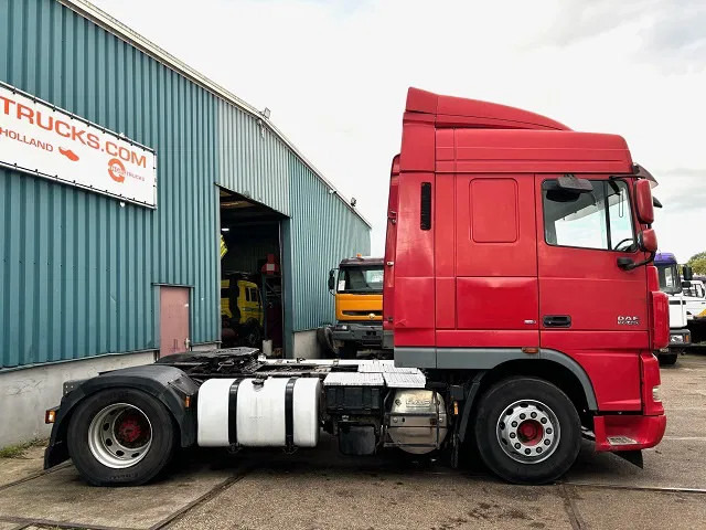 DAF XF 105.460 SPACECAB (ZF16 MANUAL GEARBOX / MX-BRAKE / 870+430 LITER TANK / AIRCONDITIONING / FRIDGE) - Tegljač: slika 4 DAF XF 105.460 SPACECAB (ZF16 MANUAL GEARBOX / MX-BRAKE / 870+430 LITER TANK / AIRCONDITIONING / FRIDGE) - Tegljač: slika 4