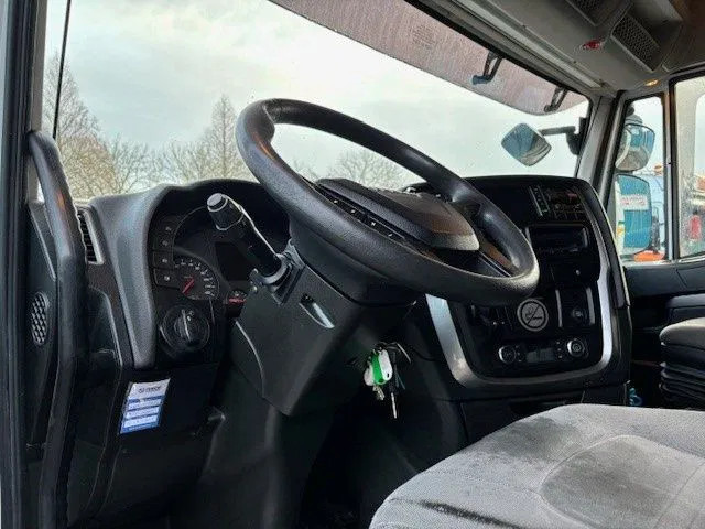 Tegljač Iveco Stralis 440.42 /TP HIGH-WAY (EURO 6 / AUTOMATIC GEARBOX / 2x TANK / FRIDGE / AIRCONDITIONING / ETC.): slika 6