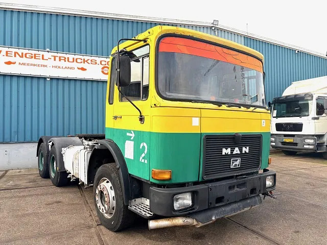 MAN 26 240DFS FULL STEEL SUSPENSION / DAYCAB (ZF MANUAL GEARBOX / FULL STEEL SUSPENSION / REDUCTION AXLES / 6-CILINDER - Tegljač: slika 2 MAN 26 240DFS FULL STEEL SUSPENSION / DAYCAB (ZF MANUAL GEARBOX / FULL STEEL SUSPENSION / REDUCTION AXLES / 6-CILINDER - Tegljač: slika 2