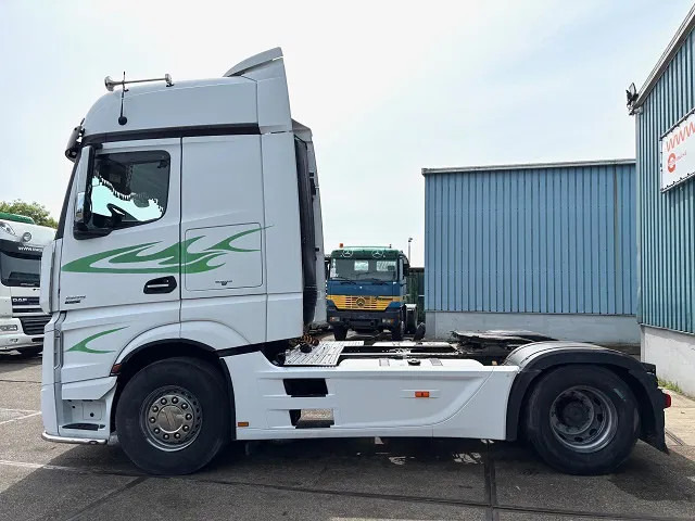 Mercedes-Benz Actros 1845 LS BIGSPACE (RETARDER / EURO 5 / TELLIGENT GEARBOX / FULL SPOILERSET / 2x DIESELTANK / AIRCONDITIONING) - Tegljač: slika 5 Mercedes-Benz Actros 1845 LS BIGSPACE (RETARDER / EURO 5 / TELLIGENT GEARBOX / FULL SPOILERSET / 2x DIESELTANK / AIRCONDITIONING) - Tegljač: slika 5