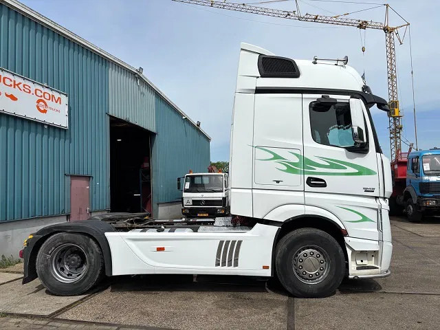 Mercedes-Benz Actros 1845 LS BIGSPACE (RETARDER / EURO 5 / TELLIGENT GEARBOX / FULL SPOILERSET / 2x DIESELTANK / AIRCONDITIONING) - Tegljač: slika 4 Mercedes-Benz Actros 1845 LS BIGSPACE (RETARDER / EURO 5 / TELLIGENT GEARBOX / FULL SPOILERSET / 2x DIESELTANK / AIRCONDITIONING) - Tegljač: slika 4