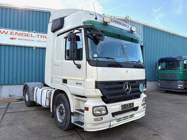 Mercedes-Benz Actros 1846 LS (MP2) (EPS WITH CLUTCH / RETARDER / 3-PEDALS/ AIRCONDITIONING / ETC) - Tegljač: slika 2 Mercedes-Benz Actros 1846 LS (MP2) (EPS WITH CLUTCH / RETARDER / 3-PEDALS/ AIRCONDITIONING / ETC) - Tegljač: slika 2