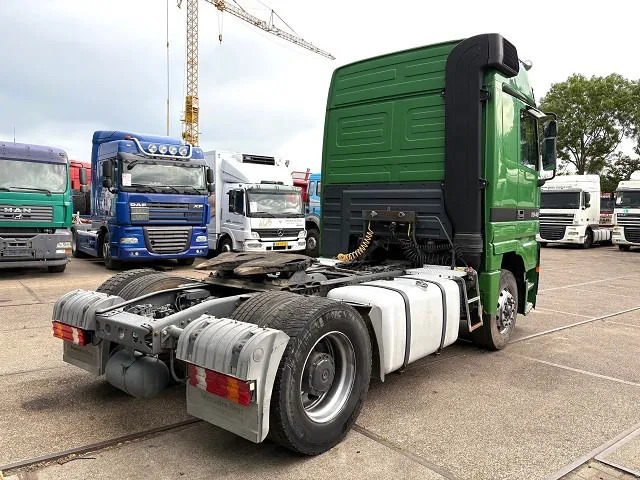 Mercedes-Benz Actros 1848 V8 MEGASPACE (EPS WITH CLUTCH (3 PEDALS) / REDUCTION AXLE / FRIDGE / ETC.) - Tegljač: slika 3 Mercedes-Benz Actros 1848 V8 MEGASPACE (EPS WITH CLUTCH (3 PEDALS) / REDUCTION AXLE / FRIDGE / ETC.) - Tegljač: slika 3