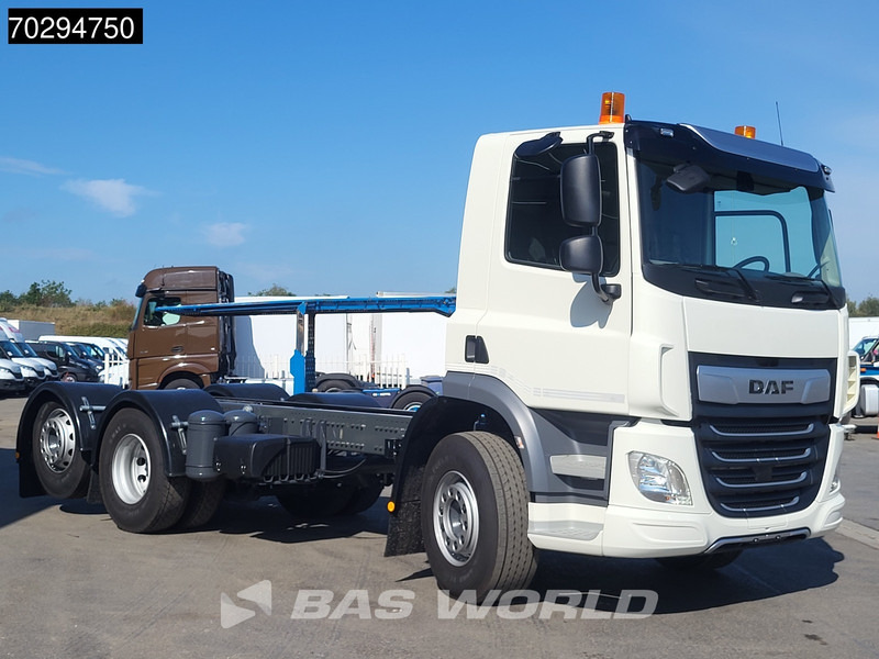 DAF CF 300 6X2 Lift/Steering Axle ACC Euro 6 - Kamion sa golom šasijom i zatvorenom kabinom: slika 3 DAF CF 300 6X2 Lift/Steering Axle ACC Euro 6 - Kamion sa golom šasijom i zatvorenom kabinom: slika 3