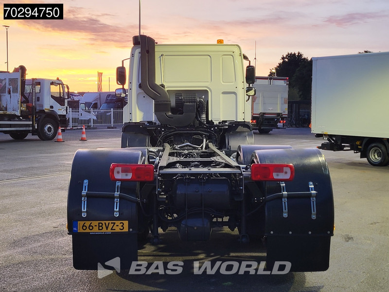 DAF CF 300 6X2 NEW chassis Lift/Steering Axle ACC Retarder Euro 6 - Kamion sa golom šasijom i zatvorenom kabinom: slika 3 DAF CF 300 6X2 NEW chassis Lift/Steering Axle ACC Retarder Euro 6 - Kamion sa golom šasijom i zatvorenom kabinom: slika 3