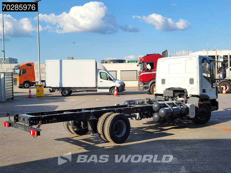 Iveco 120-210L 4X2 NEW 12tons chassis! CNG Engine Manual TELMA Retarder Euro 6 - Kamion sa golom šasijom i zatvorenom kabinom: slika 5 Iveco 120-210L 4X2 NEW 12tons chassis! CNG Engine Manual TELMA Retarder Euro 6 - Kamion sa golom šasijom i zatvorenom kabinom: slika 5