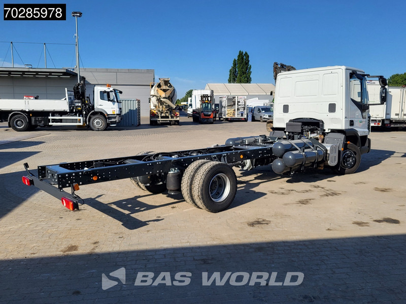Kamion sa golom šasijom i zatvorenom kabinom novi Iveco 120-210L 4X2 NEW 12tons chassis! CNG Engine TELMA Retarder Manual Euro 6: slika 5 Kamion sa golom šasijom i zatvorenom kabinom novi Iveco 120-210L 4X2 NEW 12tons chassis! CNG Engine TELMA Retarder Manual Euro 6: slika 5
