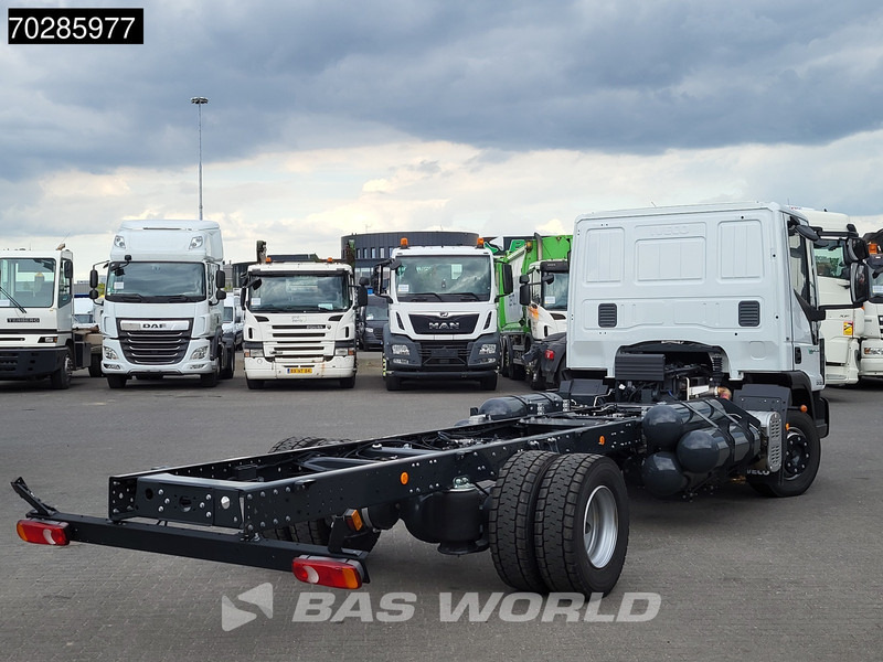 Iveco Eurocargo 120LE210 4X2 Nieuw! CNG 2xTanks Retarder TELMA Euro 6 - Kamion sa golom šasijom i zatvorenom kabinom: slika 5 Iveco Eurocargo 120LE210 4X2 Nieuw! CNG 2xTanks Retarder TELMA Euro 6 - Kamion sa golom šasijom i zatvorenom kabinom: slika 5