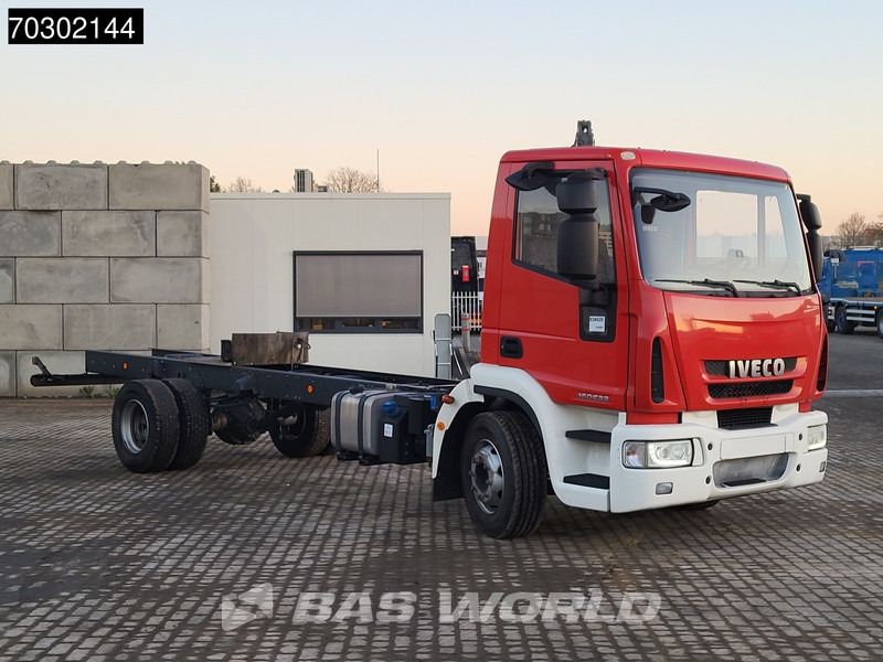 Iveco Eurocargo 160E320 4X2 NEW! 16T chassis 2016 production Euro 6 - Kamion sa golom šasijom i zatvorenom kabinom: slika 3 Iveco Eurocargo 160E320 4X2 NEW! 16T chassis 2016 production Euro 6 - Kamion sa golom šasijom i zatvorenom kabinom: slika 3