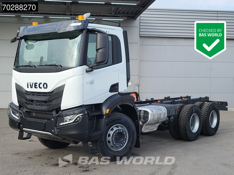 Iveco X-Way 460 6X4 NEW chassis Retarder Big-Axle Full Steel Navi Euro 6 - Kamion sa golom šasijom i zatvorenom kabinom: slika 1 Iveco X-Way 460 6X4 NEW chassis Retarder Big-Axle Full Steel Navi Euro 6 - Kamion sa golom šasijom i zatvorenom kabinom: slika 1