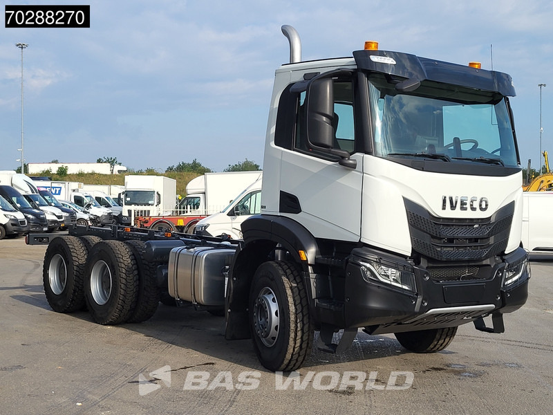 Iveco X-Way 460 6X4 NEW chassis Retarder Big-Axle Full Steel Navi Euro 6 - Kamion sa golom šasijom i zatvorenom kabinom: slika 3 Iveco X-Way 460 6X4 NEW chassis Retarder Big-Axle Full Steel Navi Euro 6 - Kamion sa golom šasijom i zatvorenom kabinom: slika 3