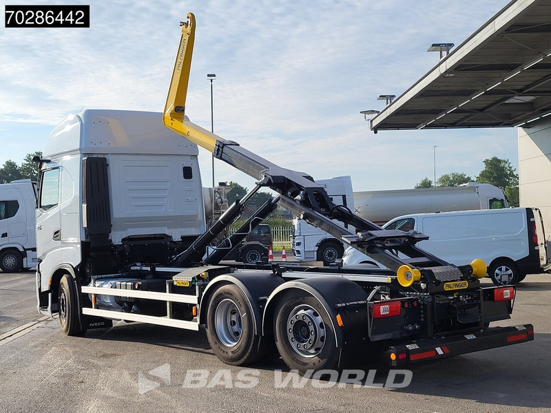 Iveco X-Way 580 6X2 NEW Palfinger PHT20SLD5 Hooklift Lift+steering Axle Automatic Navi ACC LED - Kamion sa hidrauličnom kukom: slika 2 Iveco X-Way 580 6X2 NEW Palfinger PHT20SLD5 Hooklift Lift+steering Axle Automatic Navi ACC LED - Kamion sa hidrauličnom kukom: slika 2