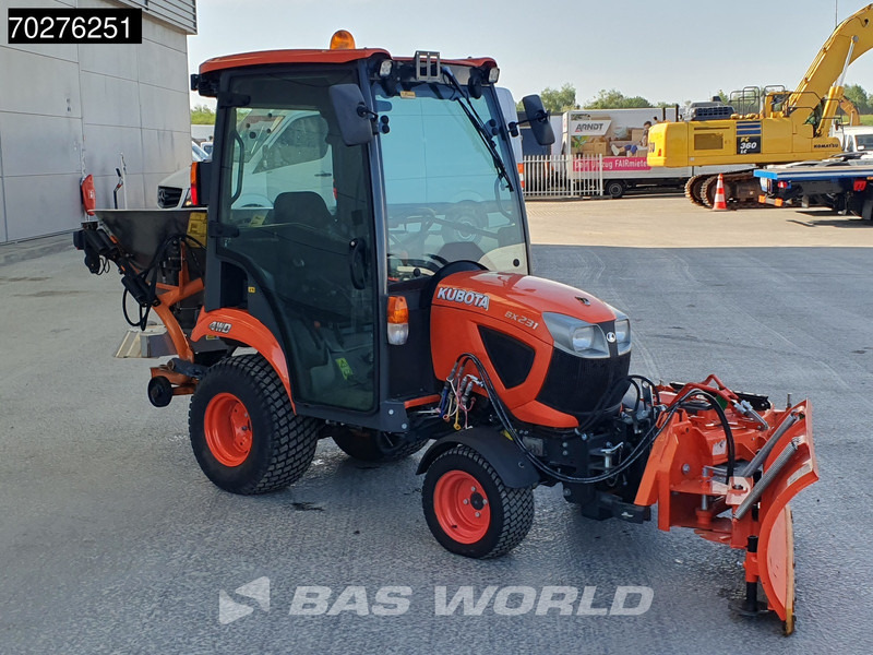 Kubota BX231 D-C C10 4X4 4x4 - INCL ATTACHMENTS - Traktor: slika 3 Kubota BX231 D-C C10 4X4 4x4 - INCL ATTACHMENTS - Traktor: slika 3