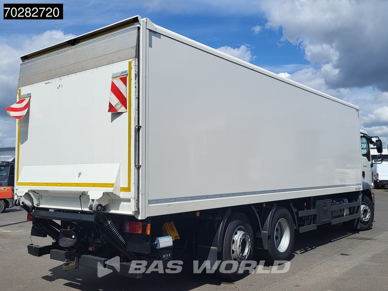 MAN TGM 26.320 6X2 2000kg Ladebordwand Automatic Lift+steering axle Navi Euro 6 - Kamion sa zatvorenim sandukom: slika 5 MAN TGM 26.320 6X2 2000kg Ladebordwand Automatic Lift+steering axle Navi Euro 6 - Kamion sa zatvorenim sandukom: slika 5