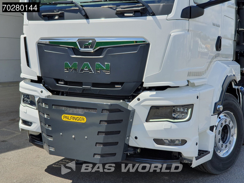 Kamion sa tovarnim sandukom, Kamion sa dizalicom novi MAN TGS 35.520 8X4 Palfinger PK135.002 TEC 7 Kran Crane Hydrodrive Lift+steering axle Navi LED Euro 6: slika 17