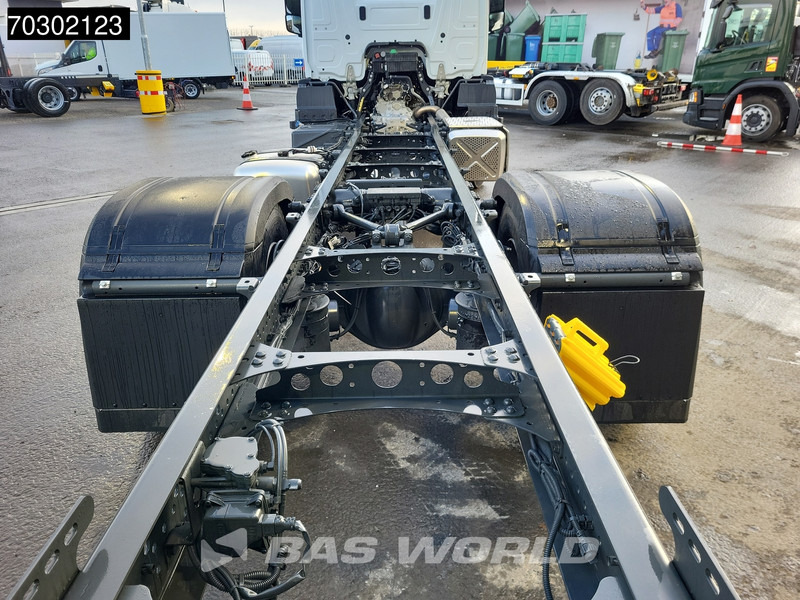 Kamion sa golom šasijom i zatvorenom kabinom novi Mercedes-Benz Actros 1827 4X2 NEW 18tons chassis Automatic PPC Cruise control Euro 6: slika 7