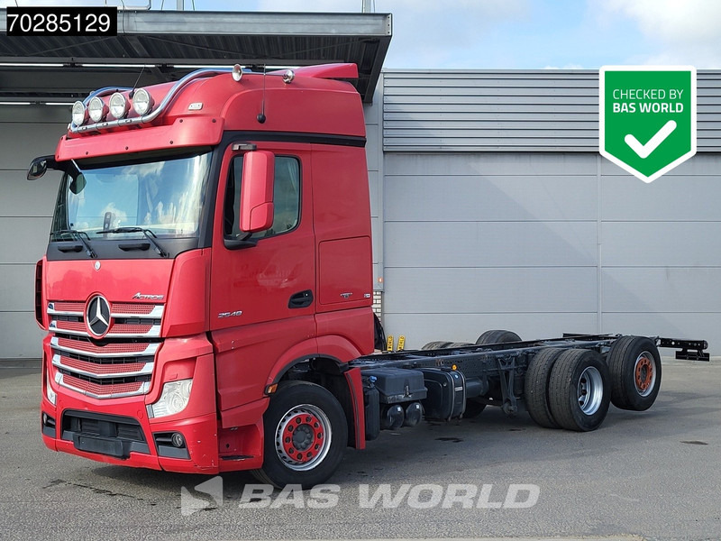 Mercedes-Benz Actros 2548 Actros 6X2 BigSpace Retarder PTO Liftachse Xenon ACC Navi Euro 6 - Kamion sa golom šasijom i zatvorenom kabinom: slika 1 Mercedes-Benz Actros 2548 Actros 6X2 BigSpace Retarder PTO Liftachse Xenon ACC Navi Euro 6 - Kamion sa golom šasijom i zatvorenom kabinom: slika 1