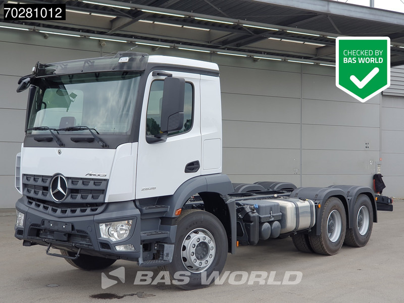 Mercedes-Benz Arocs 2636 6X4 NEW chassis Flange PTO Big-Axle Steelsuspension Euro 6 - Kamion sa golom šasijom i zatvorenom kabinom: slika 1 Mercedes-Benz Arocs 2636 6X4 NEW chassis Flange PTO Big-Axle Steelsuspension Euro 6 - Kamion sa golom šasijom i zatvorenom kabinom: slika 1