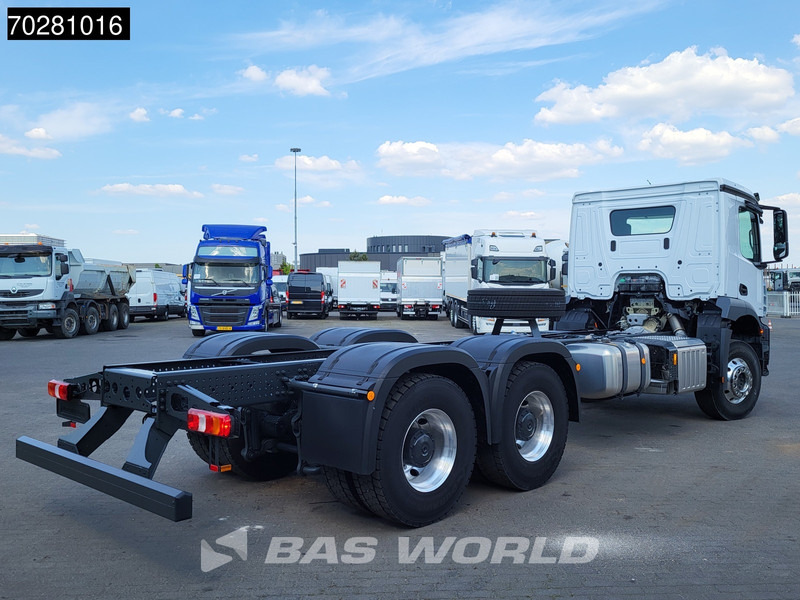 Mercedes-Benz Arocs 2640 6X4 NEW chassis PTO preparation Big-Axle Alcoa Automatic Euro 6 - Kamion sa golom šasijom i zatvorenom kabinom: slika 5 Mercedes-Benz Arocs 2640 6X4 NEW chassis PTO preparation Big-Axle Alcoa Automatic Euro 6 - Kamion sa golom šasijom i zatvorenom kabinom: slika 5