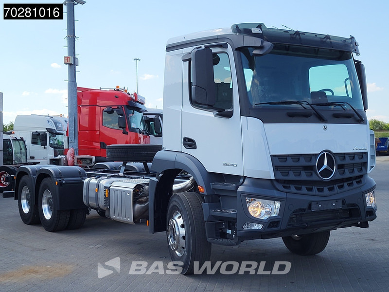 Mercedes-Benz Arocs 2640 6X4 NEW chassis Steel suspension Big-Axle Alcoa Automatic Euro 6 - Kamion sa golom šasijom i zatvorenom kabinom: slika 3 Mercedes-Benz Arocs 2640 6X4 NEW chassis Steel suspension Big-Axle Alcoa Automatic Euro 6 - Kamion sa golom šasijom i zatvorenom kabinom: slika 3