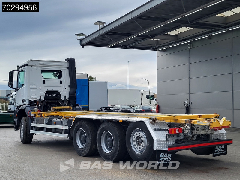 Mercedes-Benz Arocs 3232 Arocs 8X4 LOW Mileage! BDF Big-Axle Lift+Steering-Axle Euro 6 - Kamion za prevoz kontejnera/ Kamion sa promenjivim sandukom: slika 2 Mercedes-Benz Arocs 3232 Arocs 8X4 LOW Mileage! BDF Big-Axle Lift+Steering-Axle Euro 6 - Kamion za prevoz kontejnera/ Kamion sa promenjivim sandukom: slika 2