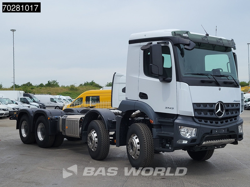 Mercedes-Benz Arocs 3743 8X4 NEW chassis Big-Axle Alcoa's Euro 6 - Kamion sa golom šasijom i zatvorenom kabinom: slika 3 Mercedes-Benz Arocs 3743 8X4 NEW chassis Big-Axle Alcoa's Euro 6 - Kamion sa golom šasijom i zatvorenom kabinom: slika 3