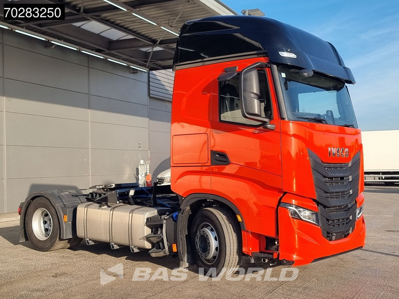 Iveco S-Way 490 4X2 DAMAGED! chassis bent 2x Tanks LED Navi Euro 6 - Tegljač: slika 3 Iveco S-Way 490 4X2 DAMAGED! chassis bent 2x Tanks LED Navi Euro 6 - Tegljač: slika 3