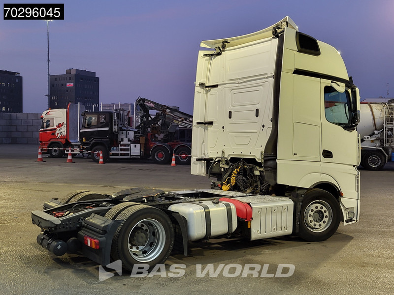 Mercedes-Benz Actros 1845 Actros 4X2 GigaSpace NL-Truck Mega 2xTanks Standklima ACC Euro 6 - Tegljač: slika 5 Mercedes-Benz Actros 1845 Actros 4X2 GigaSpace NL-Truck Mega 2xTanks Standklima ACC Euro 6 - Tegljač: slika 5