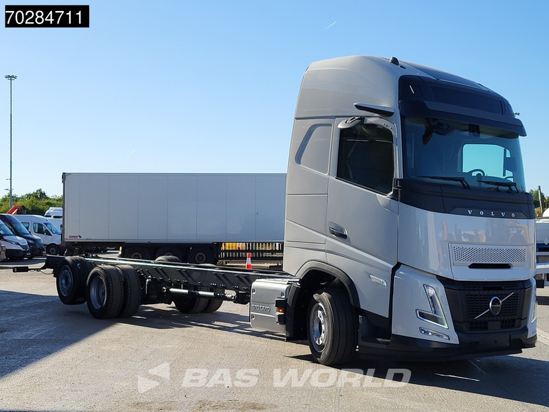 Volvo FH 62 R AERO 6X2 NEW Horsetruck chassis Lift+Lenkachse Dynamic Steering Mirror cam Euro 6 - Kamion sa golom šasijom i zatvorenom kabinom: slika 3 Volvo FH 62 R AERO 6X2 NEW Horsetruck chassis Lift+Lenkachse Dynamic Steering Mirror cam Euro 6 - Kamion sa golom šasijom i zatvorenom kabinom: slika 3