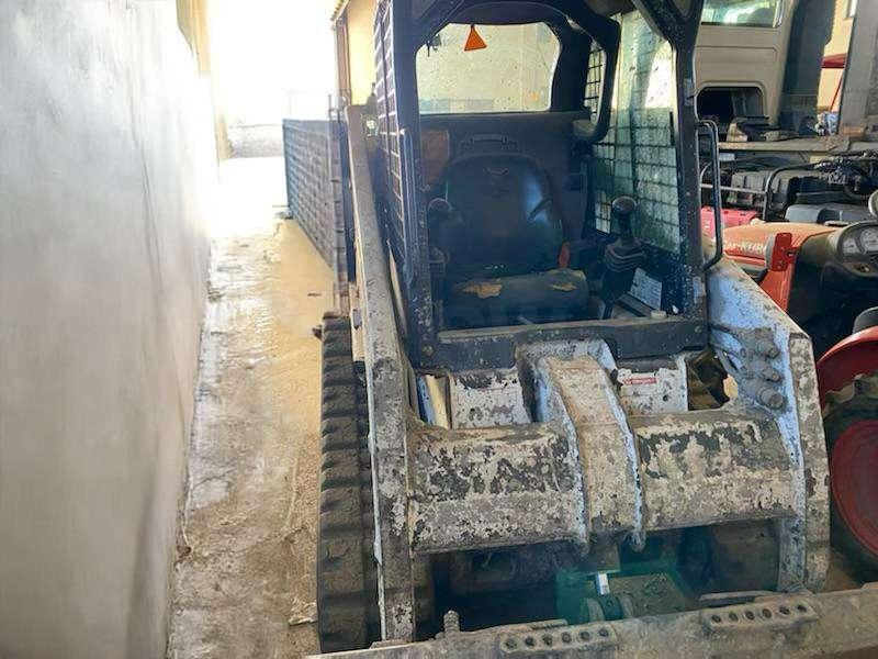 Bobcat Mini Chargeur - Chargeur Compact < 7 tonnes T140 - Kompaktni utovarivač guseničar: slika 1 Bobcat Mini Chargeur - Chargeur Compact < 7 tonnes T140 - Kompaktni utovarivač guseničar: slika 1