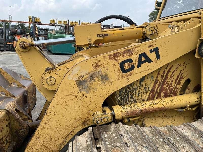 Utovarivač guseničar Caterpillar 943: slika 13