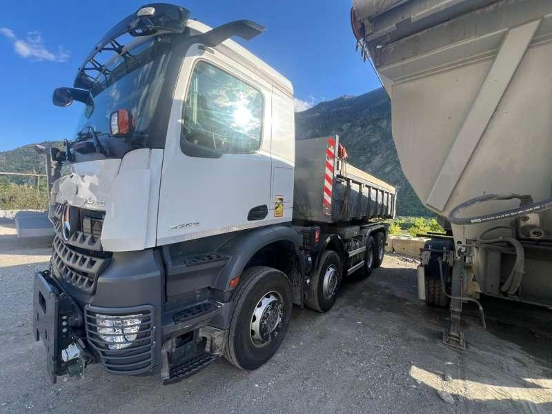 Mercedes AROCS 3253 8X4 - Istovarivač: slika 2 Mercedes AROCS 3253 8X4 - Istovarivač: slika 2