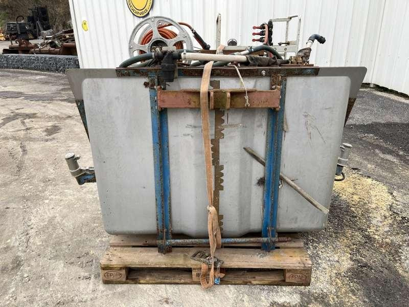 Tecnoma CUVE DE TRAITEMENT PHYTO - Prskalica montirana na traktor: slika 1 Tecnoma CUVE DE TRAITEMENT PHYTO - Prskalica montirana na traktor: slika 1