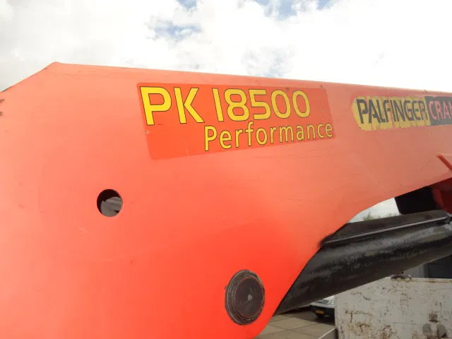 Kamion sa tovarnim sandukom, Kamion sa dizalicom DAF CF 360 6X4 MANUAL GEAR STEELSPRINGS 18,5 TON PALFINKER: slika 16