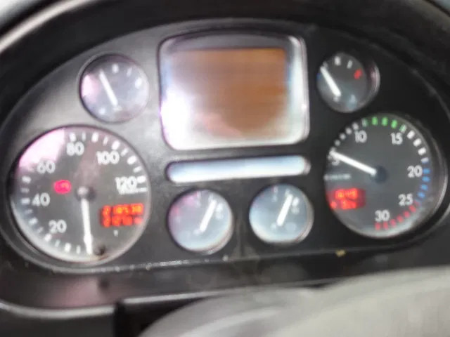 DAF CF 85.430 8X4 EURO3 WITH AIRCO - Kamion sa golom šasijom i zatvorenom kabinom: slika 3 DAF CF 85.430 8X4 EURO3 WITH AIRCO - Kamion sa golom šasijom i zatvorenom kabinom: slika 3