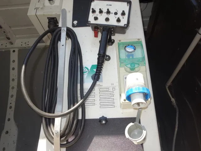 Renault Master 12 METER SKY WORKER - Dostavno vozilo: slika 5 Renault Master 12 METER SKY WORKER - Dostavno vozilo: slika 5