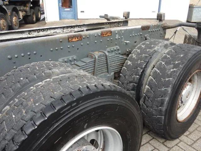 MAN 41-414 manuial pomp 8x4 - Kamion sa golom šasijom i zatvorenom kabinom: slika 4 MAN 41-414 manuial pomp 8x4 - Kamion sa golom šasijom i zatvorenom kabinom: slika 4