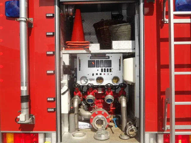 MAN LE 220C GODIVA POMP 2000 LITER TANK,MANUAL GEARBOX - Vatrogasni kamion: slika 2 MAN LE 220C GODIVA POMP 2000 LITER TANK,MANUAL GEARBOX - Vatrogasni kamion: slika 2