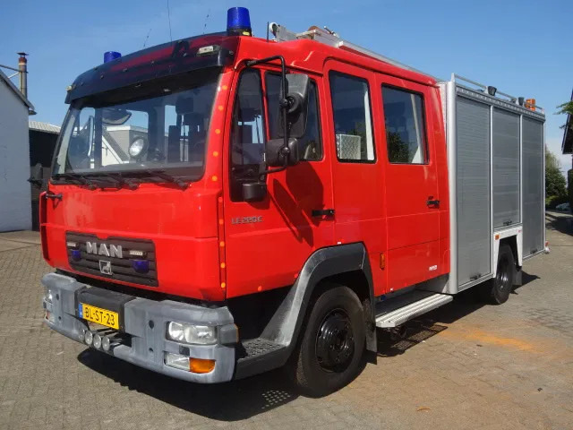 MAN LE 220C GODIVA POMP 2000 LITER TANK,MANUAL GEARBOX - Vatrogasni kamion: slika 1 MAN LE 220C GODIVA POMP 2000 LITER TANK,MANUAL GEARBOX - Vatrogasni kamion: slika 1