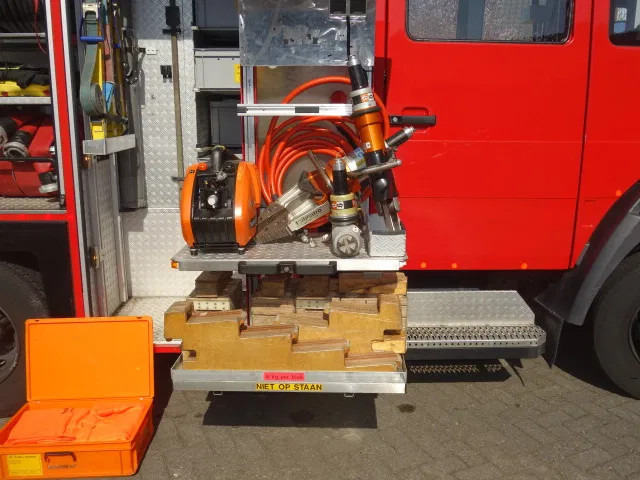 MAN LE 250 godiva pump with holmatro set - Vatrogasni kamion: slika 3 MAN LE 250 godiva pump with holmatro set - Vatrogasni kamion: slika 3