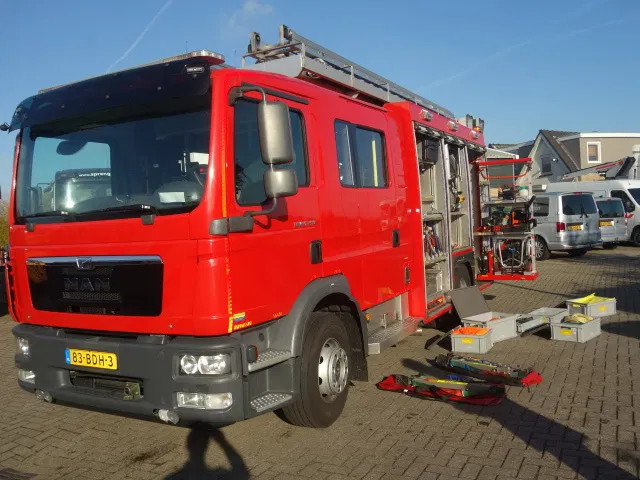 MAN TGM 15.250 FIRE TRUCK,2000 LITER TANK, FOAM TANK, AIRCO,WITH EQUIPMENT - Vatrogasni kamion: slika 1 MAN TGM 15.250 FIRE TRUCK,2000 LITER TANK, FOAM TANK, AIRCO,WITH EQUIPMENT - Vatrogasni kamion: slika 1