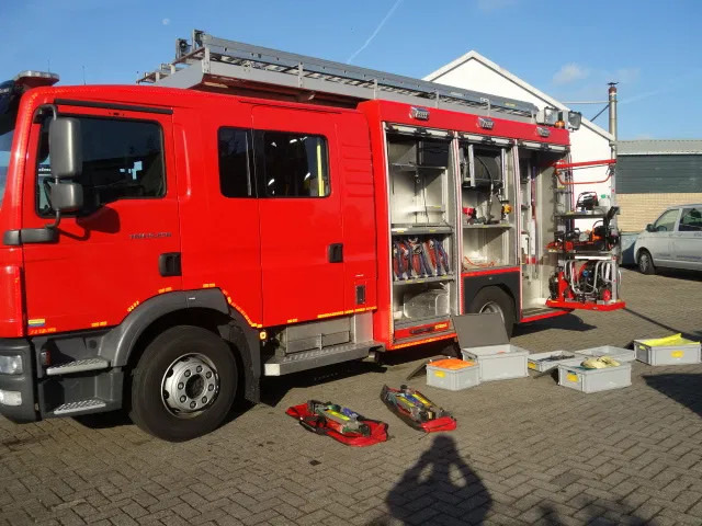 MAN TGM 15.250 FIRE TRUCK,2000 LITER TANK, FOAM TANK, AIRCO,WITH EQUIPMENT - Vatrogasni kamion: slika 2 MAN TGM 15.250 FIRE TRUCK,2000 LITER TANK, FOAM TANK, AIRCO,WITH EQUIPMENT - Vatrogasni kamion: slika 2
