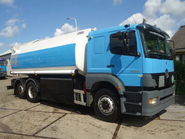 Mercedes-Benz ATEGO 2533 6X2 18500 LITER,MANUAL GEARBOX,ARCO - Kamion cisterna: slika 1 Mercedes-Benz ATEGO 2533 6X2 18500 LITER,MANUAL GEARBOX,ARCO - Kamion cisterna: slika 1